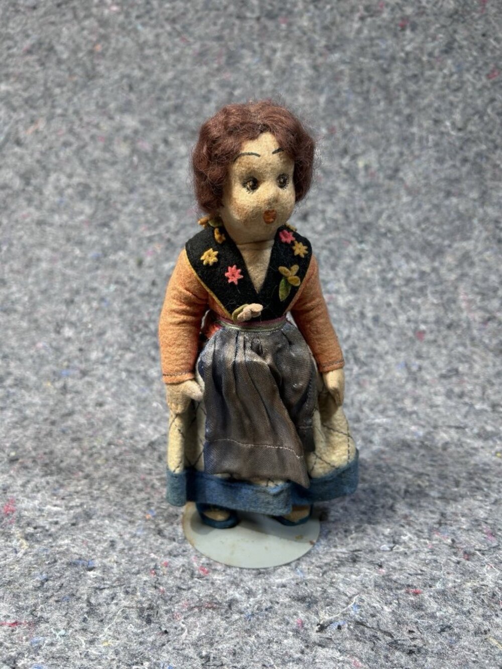 Vintage Kaiser Chicago Folk Art Felt Cloth Doll Traditional Costume European 8’